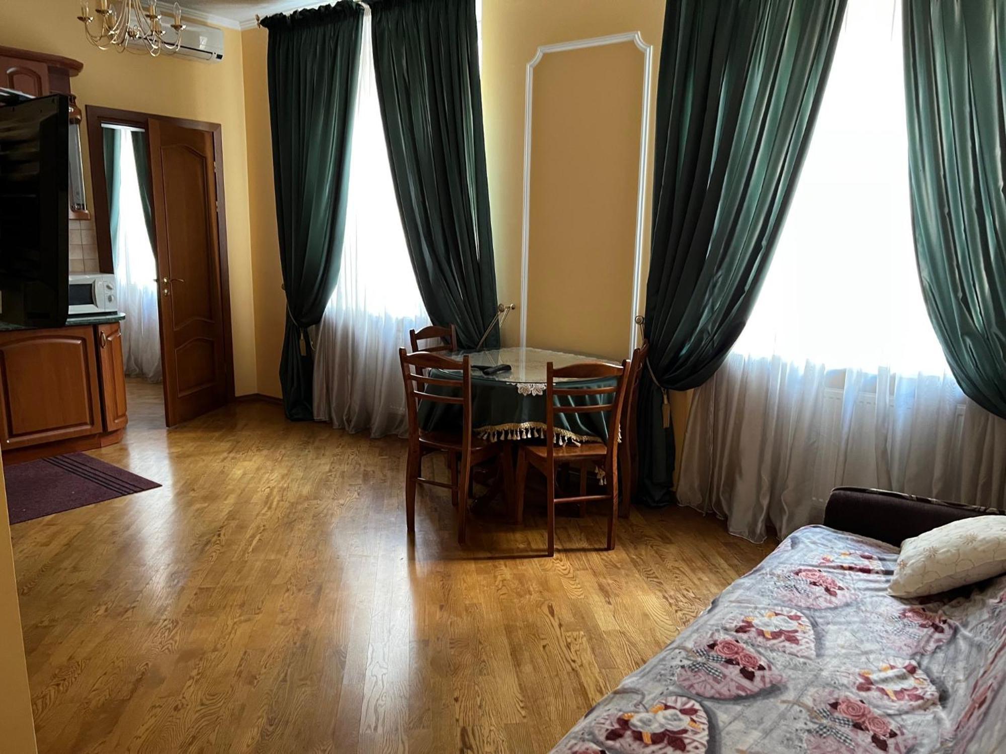 Central House Lviv Extérieur photo